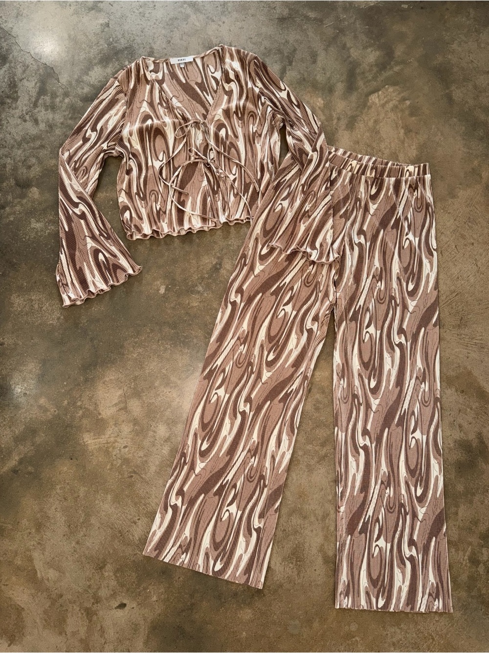 RO & DE Brown Swirl Pleated Pant Set Tie Front Top Wide Leg Size S